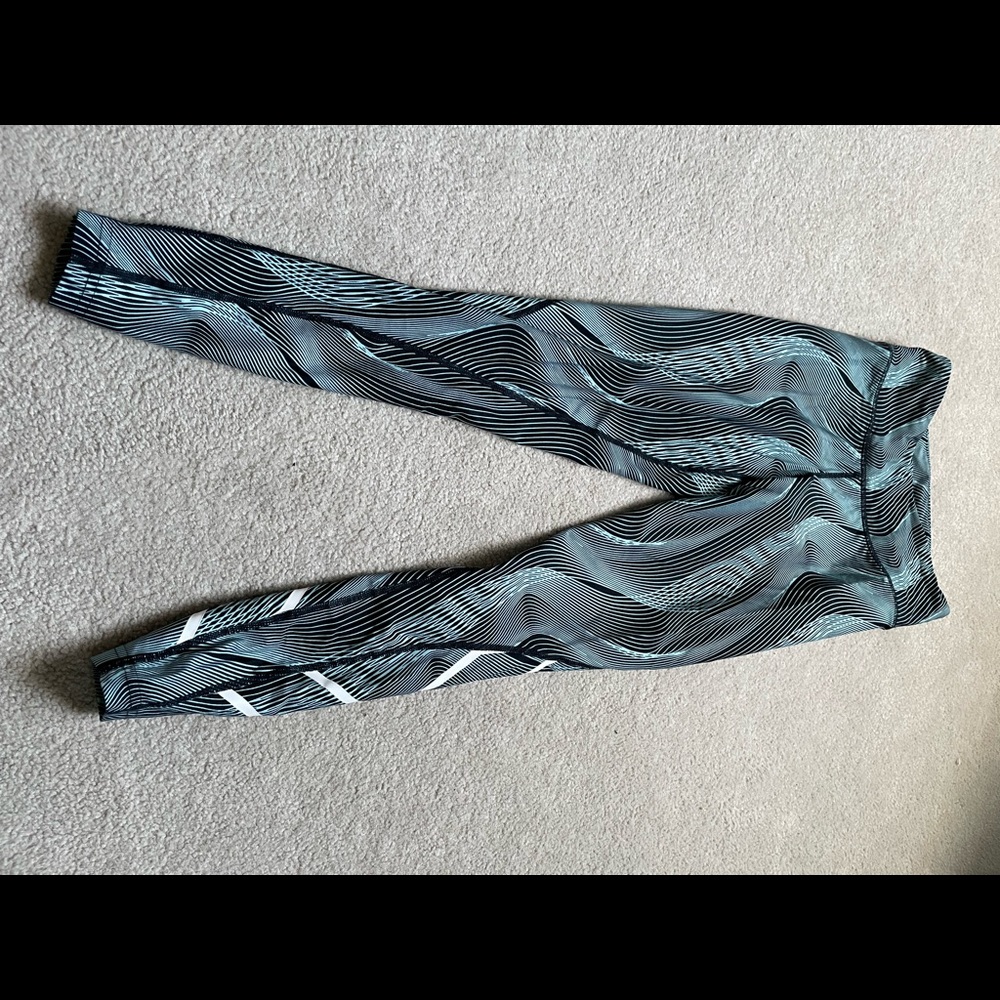 2xu compression leggings size. Xs